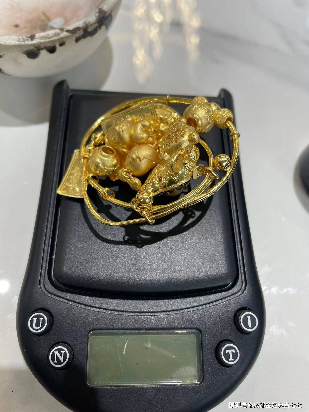 瓦房店最新24小时上门回收金价方法分析(最方便真实的瓦房店24小时上门回收黄金方法)